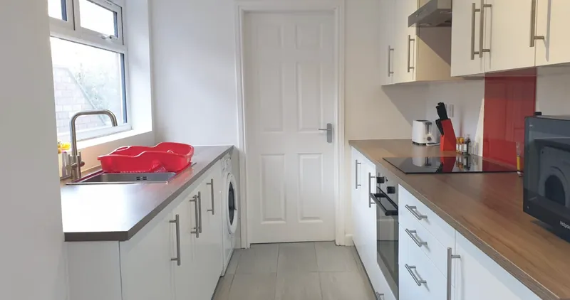 Modern 2 Bed Terraced House // AUG 2026 - Image 2